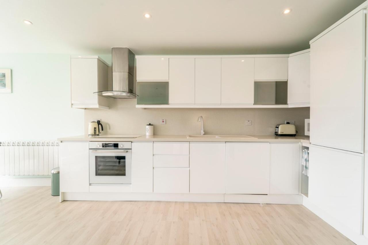 Luxurious Seaside Apartment Голвей Екстер'єр фото