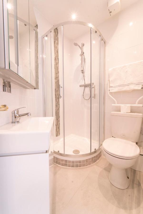 Luxurious Seaside Apartment Голвей Екстер'єр фото
